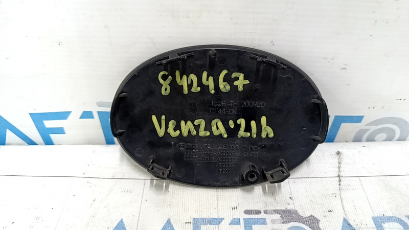 Эмблема решетки радиатора передняя Toyota Venza 21-24 под радар, песок, царапины