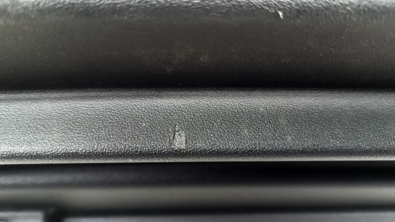 Накладка проема багажника Volkswagen ID.4 21-22 черная, царапины
