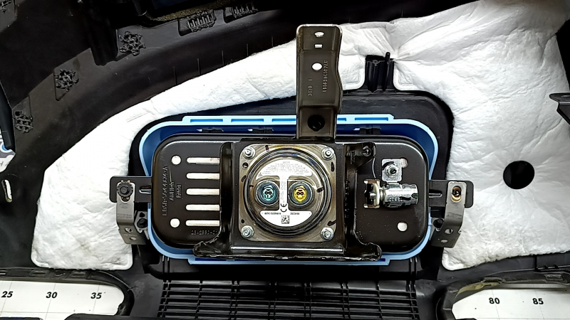 Торпедо передняя панель с AIRBAG Ford Explorer 20-25 черная, царапины