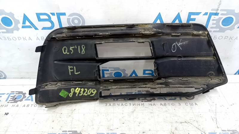 Решетка переднего бампера левая Audi Q5 80A 18-20 с хромом, песок