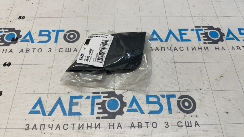 Заглушка буксировочного крюка переднего бампера правая Toyota RAV4 16-18