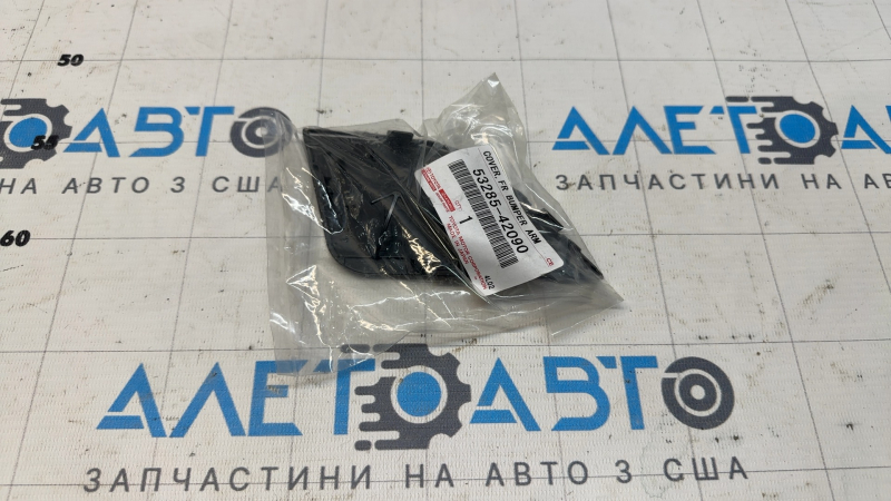 Заглушка буксировочного крюка переднего бампера правая Toyota RAV4 16-18