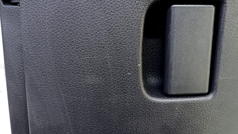 Перчаточный ящик, бардачок Nissan Rogue Sport 20-22 черный, 2 части, царапины