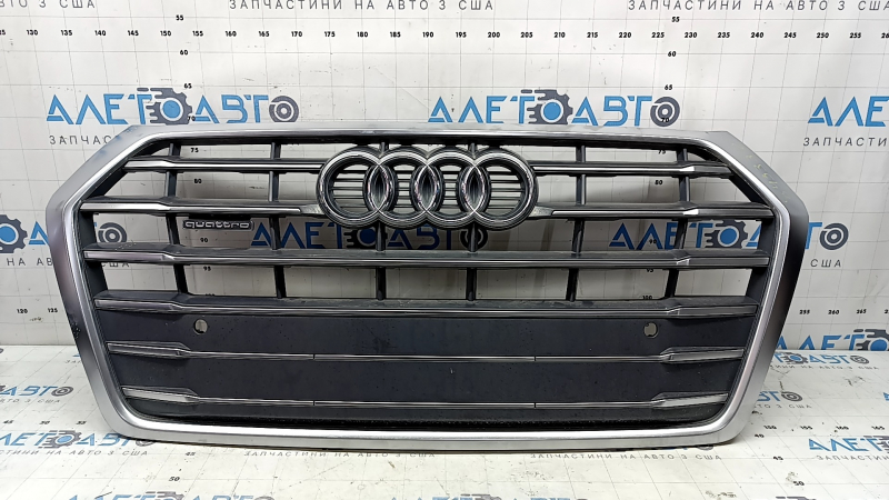 Решетка радиатора grill Audi Q5 80A 18-20 в сборе, с эмблемами, хром, под парктроники, песок, тычки
