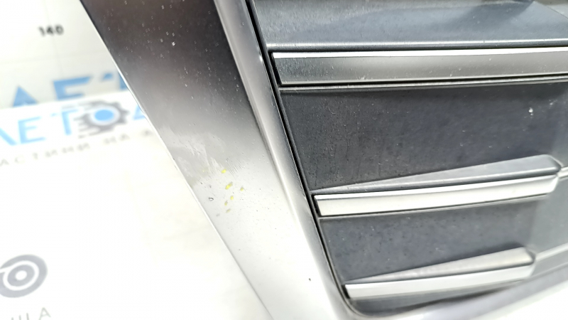 Решетка радиатора grill Audi Q5 80A 18-20 в сборе, с эмблемами, хром, под парктроники, песок, тычки