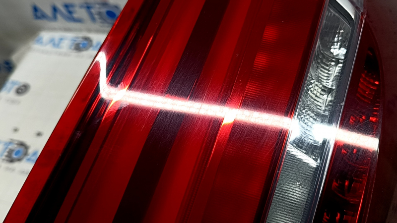 Фонарь внутренний дверь багажника левый BMW X5 F15 14-18 LED, царапины