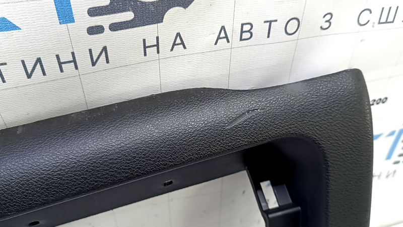 Накладка передней панели правая Jeep Cherokee KL 14-21 черная, под Start/stop, царапина, надломаны направляющие