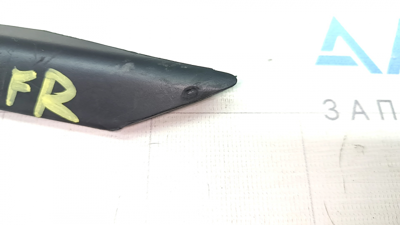 Молдинг лобового стекла правый Volkswagen ID.4 21-26 царапины