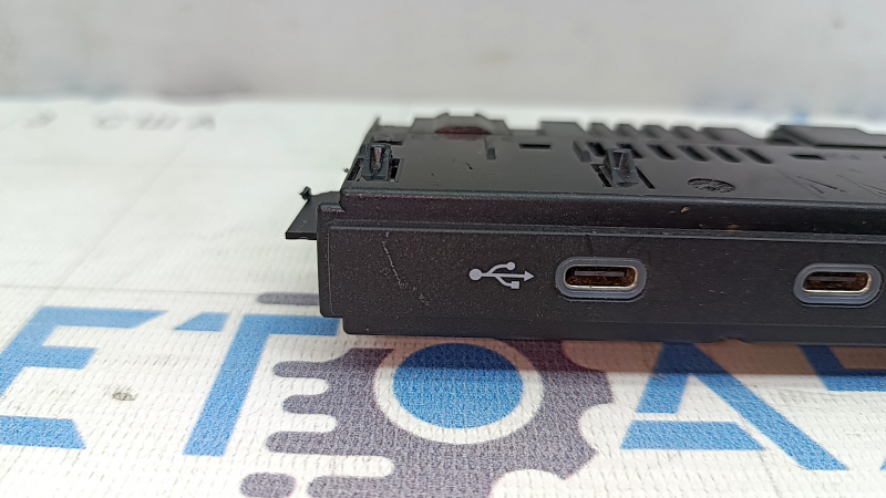 USB Hub Volkswagen ID.4 21-26 царапина
