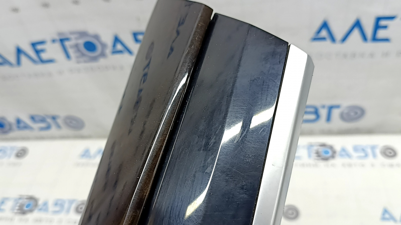 Накладка передней панели правая BMW X5 F15 14-18 под дерево, царапины