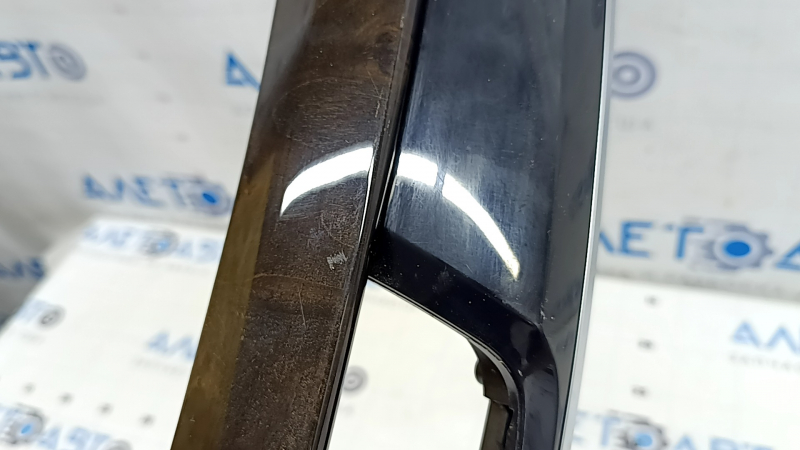 Накладка передней панели правая BMW X5 F15 14-18 под дерево, царапины