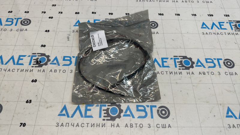 Уплотнитель реснички решетки радиатора правый Honda Accord 21-22