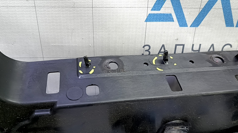 Накладка передней панели правая Jeep Cherokee KL 14-21 черная, под Start/stop, царапина, надломаны направляющие