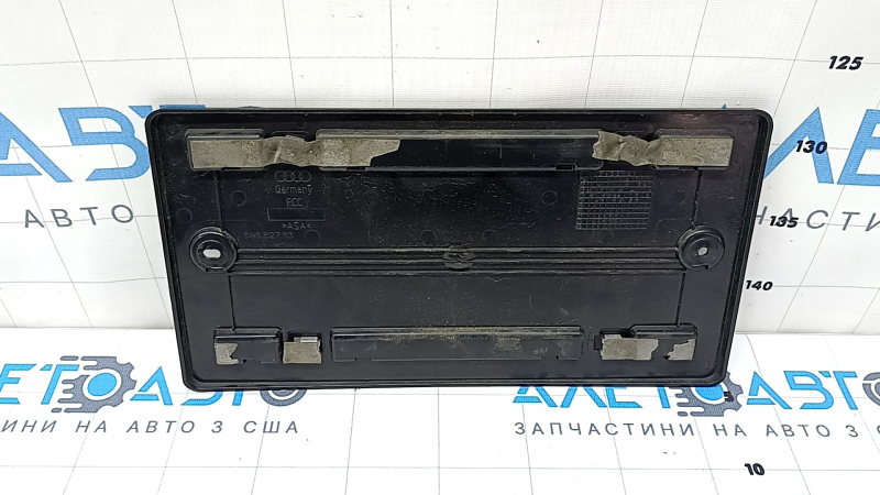 Площадка номерного знака двери багажника Audi Q8 19-26