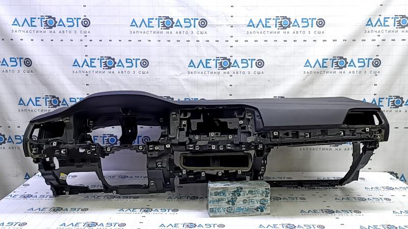 Торпедо передняя панель с AIRBAG VW Jetta 19-26 черная, сломано крепление