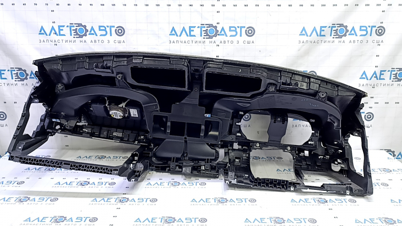 Торпедо передняя панель с AIRBAG VW Jetta 19-26 черная, сломано крепление