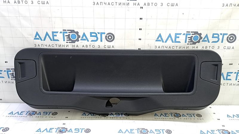 Обшивка крышки багажника VW Jetta 19-26 черная, царапины