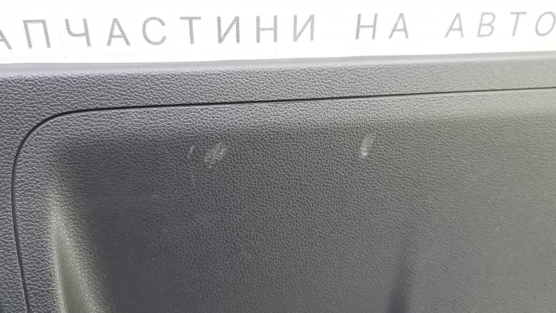 Обшивка крышки багажника VW Jetta 19-26 черная, царапины