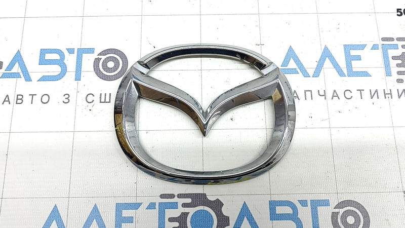 Эмблема значок двери багажника Mazda CX-5 17-25 трещина, царапины