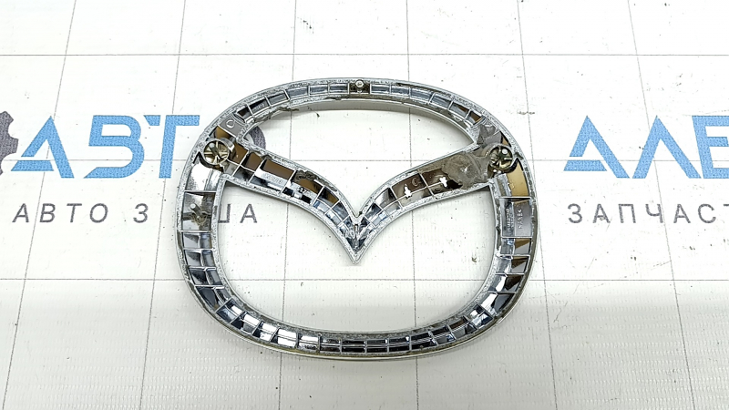 Эмблема значок двери багажника Mazda CX-5 17-25 трещина, царапины