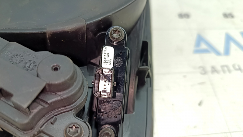 Корпус порта зарядки Volkswagen ID.4 21-22 с замком, сломаны крепленя