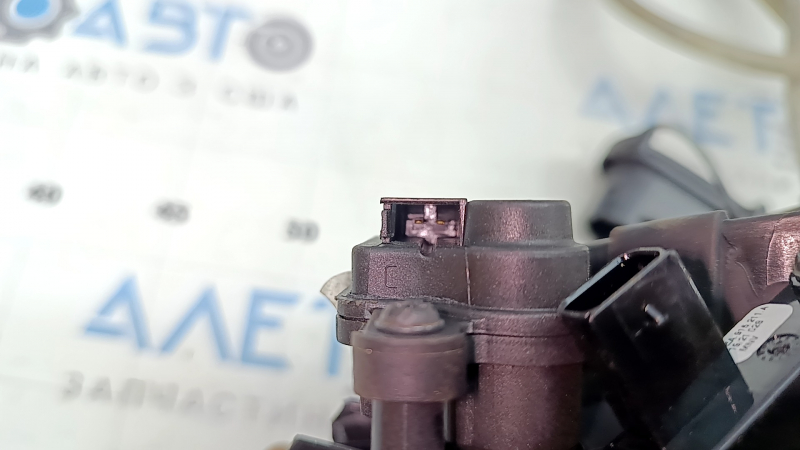 Корпус порта зарядки Volkswagen ID.4 21-22 с замком, сломаны крепленя