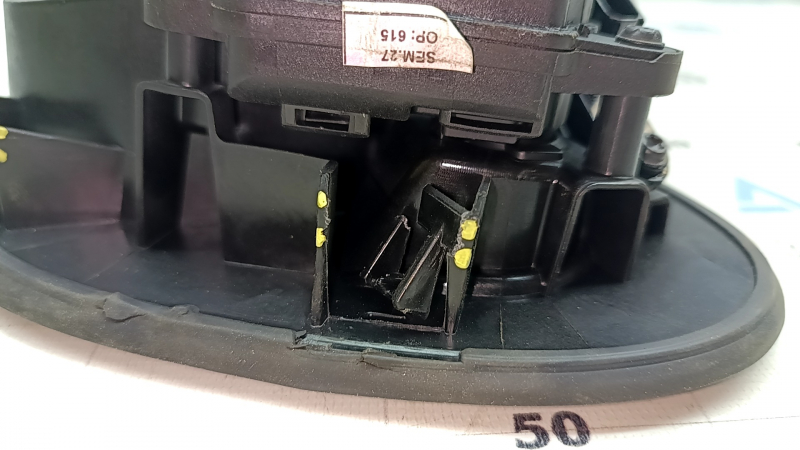 Корпус порта зарядки Volkswagen ID.4 21-22 с замком, сломаны крепленя