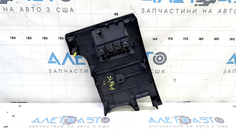 Накладка колени водителя Toyota Prius V 15-17 черная