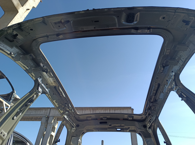 Крыша металл Jeep Cherokee KL 19-23 под панораму, на кузове, вмятина