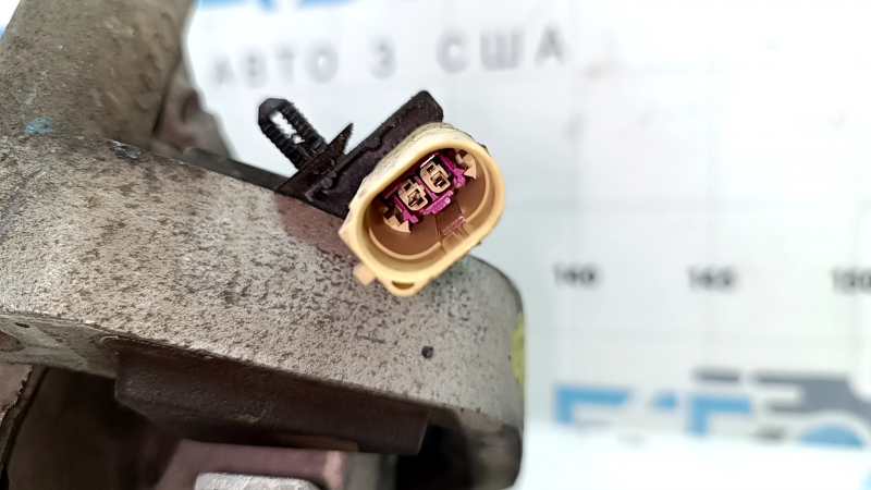 Подушка двигателя правая Audi A6 C7 12-18 2.0 AWD потрескана