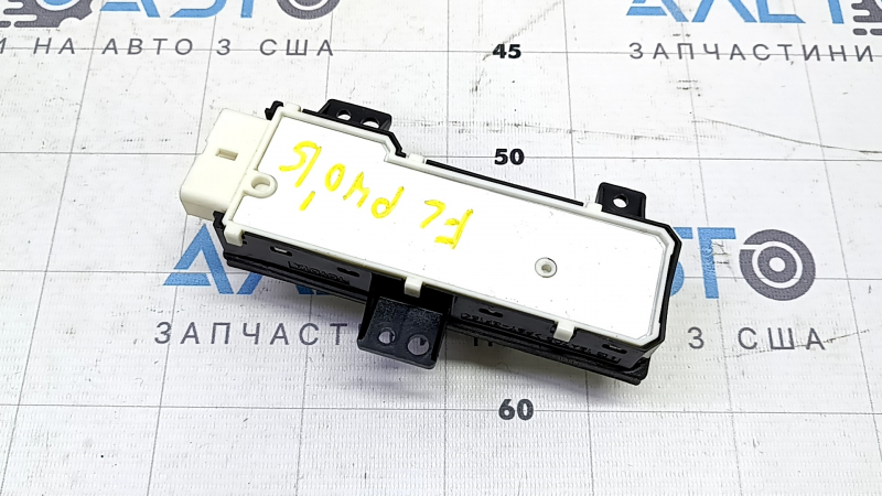 Управление водительского сиденья Toyota Prius V 12-17 черное, с кнопками