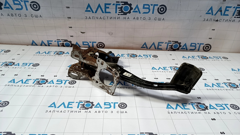 Педаль тормоза Mazda 3 14-18 BM с датчиком, ржавый кронштейн