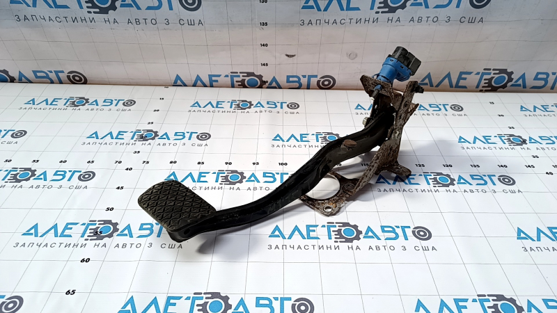 Педаль тормоза Mazda 3 14-18 BM с датчиком, ржавый кронштейн