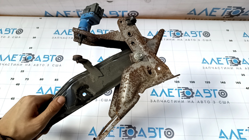 Педаль тормоза Mazda 3 14-18 BM с датчиком, ржавый кронштейн