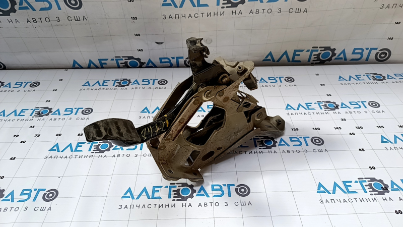 Педаль тормоза Infiniti G25 G35 G37 4d 06-14 с датчиком, без накладки педали