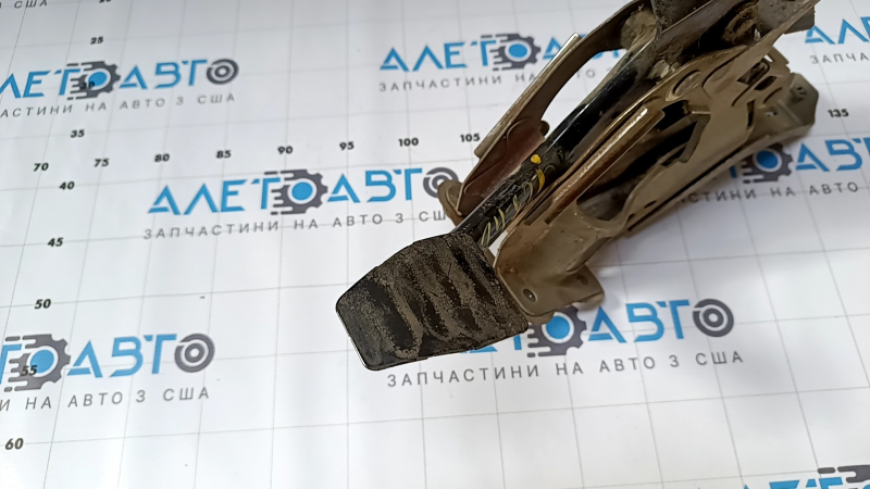 Педаль тормоза Infiniti G25 G35 G37 4d 06-14 с датчиком, без накладки педали