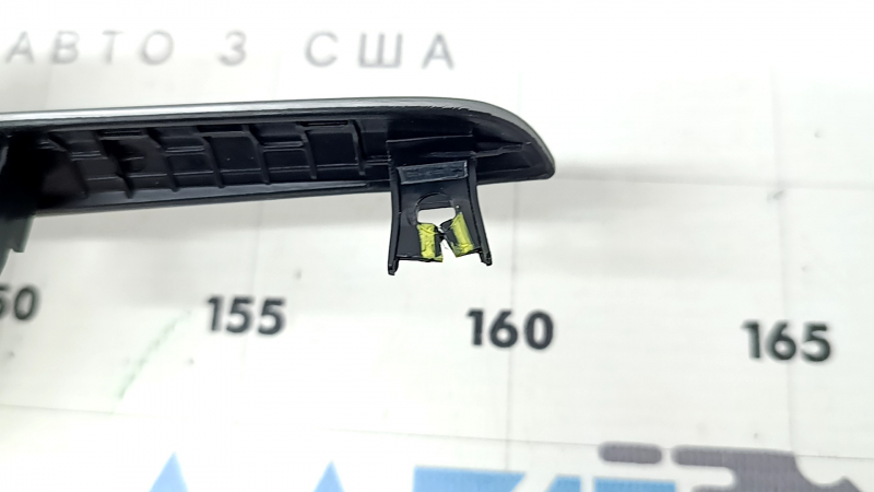 Накладка передней панели Ford Escape MK4 23-26 серая, трещина в креплении