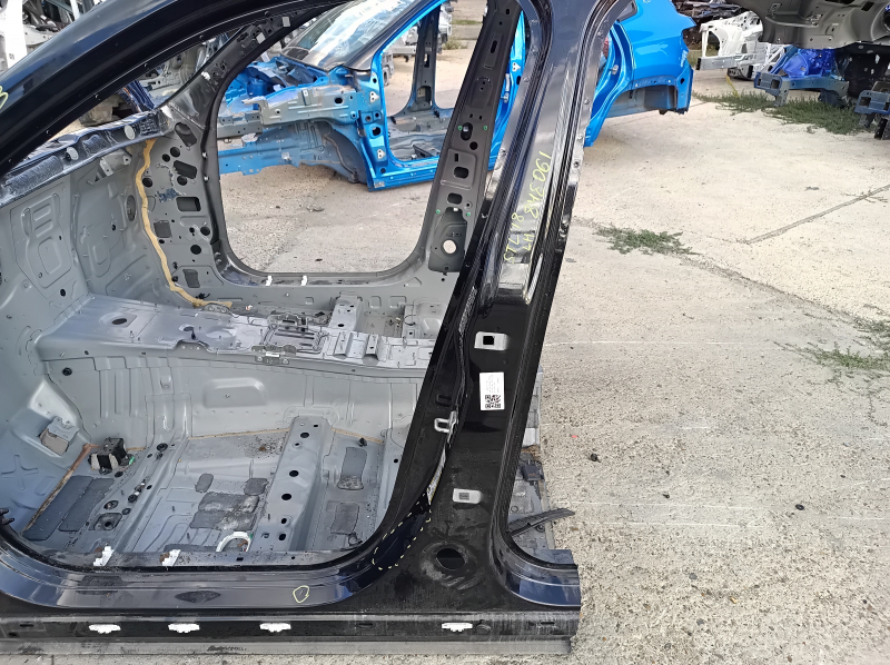 Pilonul central stâng al modelului Alfa Romeo Stelvio 18-25