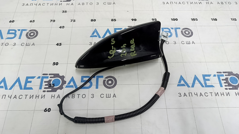 Antena Honda CRV 23-25 fin este uzată.