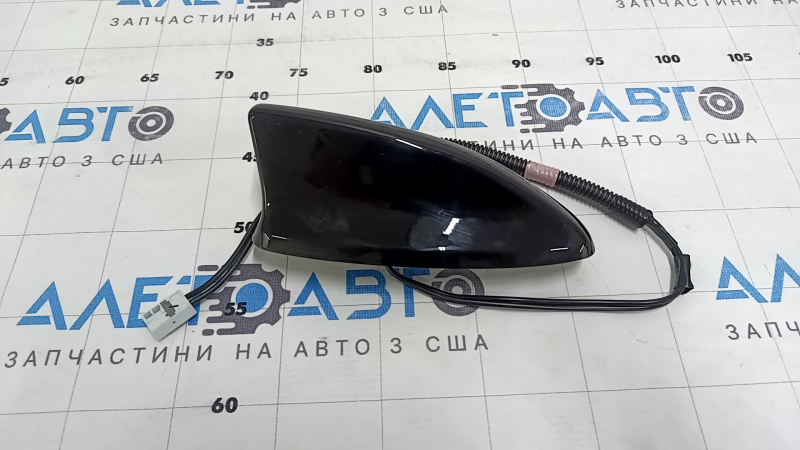 Antena Honda CRV 23-25 fin este uzată.