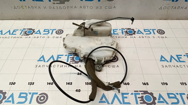 Замок двери задней правой Acura MDX 07-13 с тросами
