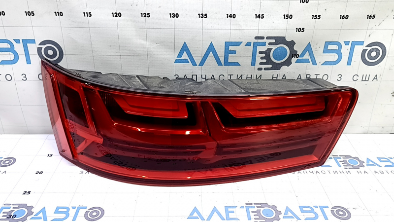Фонарь левый Audi Q7 16-19 царапины