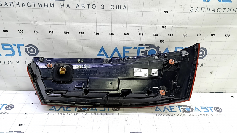 Фонарь левый Audi Q7 16-19 царапины