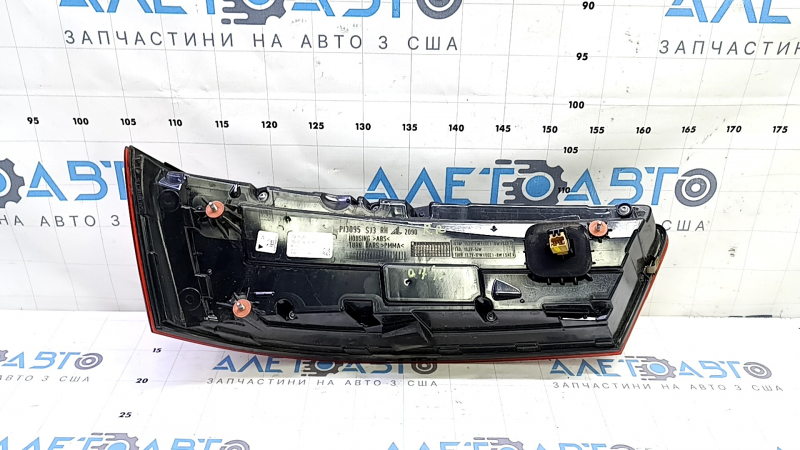 Фонарь правый Audi Q7 16-19 царапины