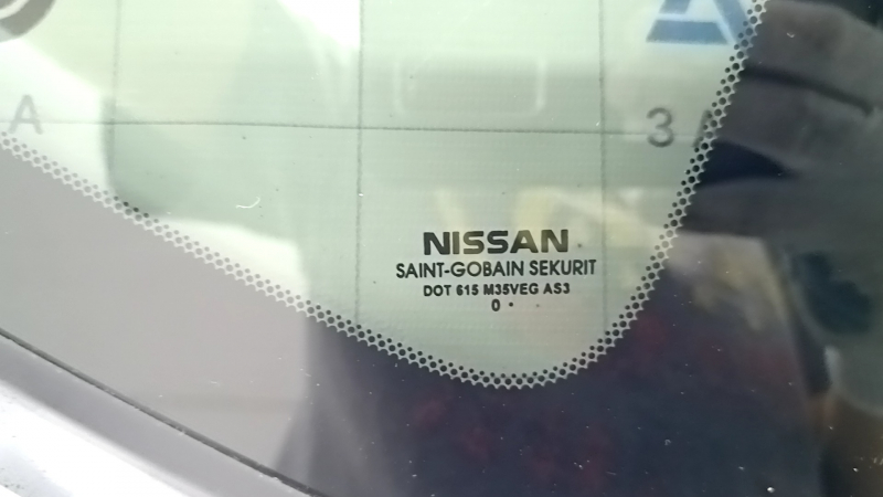 Форточка глухое стекло задняя правая Nissan Rogue 21-26 тонировка, порезан уплотнитель