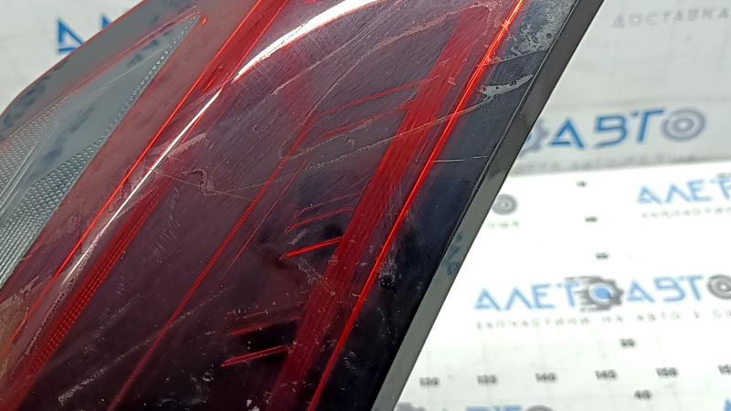 Фонарь внутренний дверь багажника правый Nissan Rogue 21-26 галоген + LED, царапины, в клее