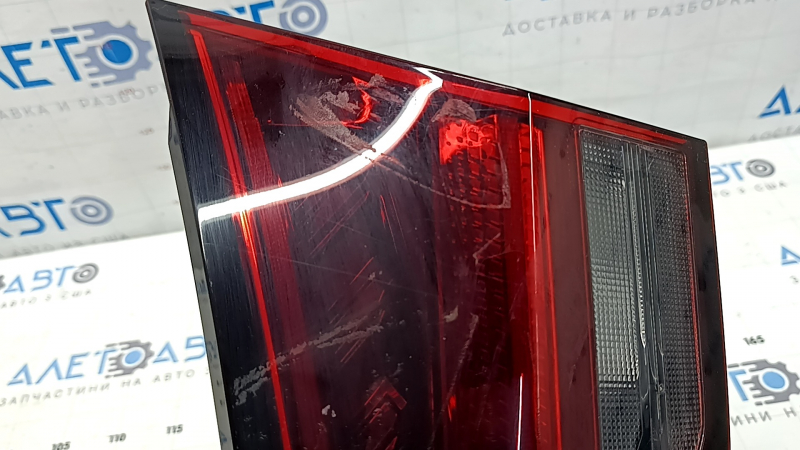 Фонарь внутренний дверь багажника правый Nissan Rogue 21-26 галоген + LED, царапины, в клее