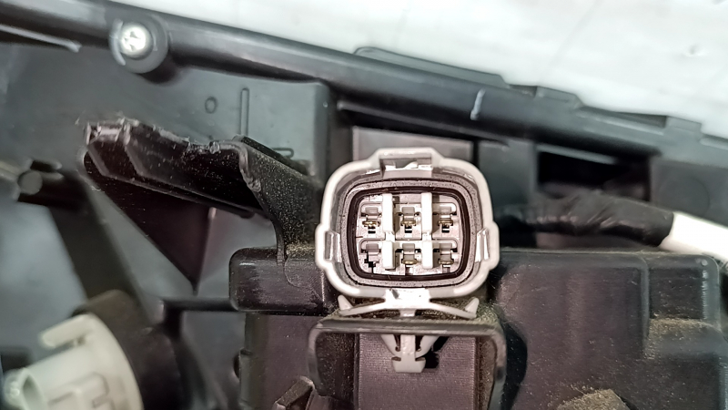 Поворотник ДХО левый Nissan Rogue 21-26 галоген + LED us built, царапины