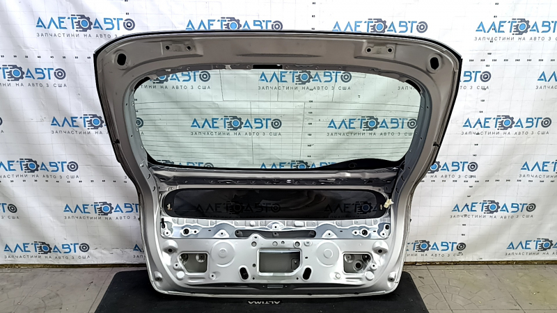 Дверь багажника голая со стеклом Toyota Prius 50 19-22 серебро 1F7