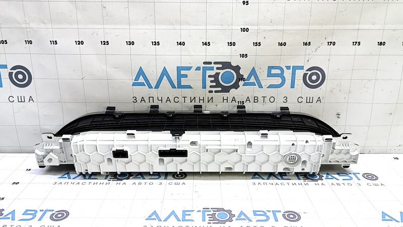 Щиток приборов Toyota Prius 50 19-20 AWD, 138к, царапины